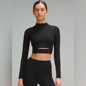 Lululemon Women's Black High-neck Cropped
Track Long-sleeve size 6